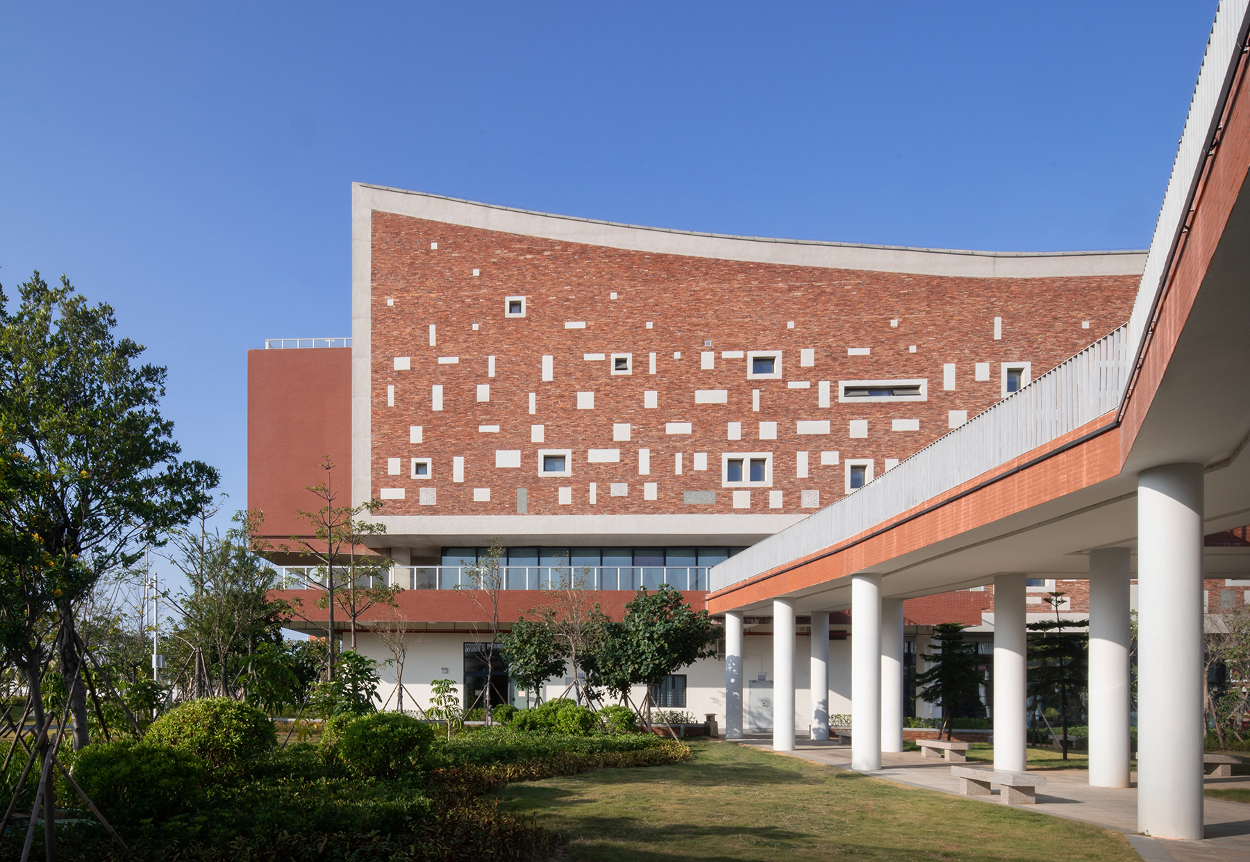 Waterfront Library with Red Brick and White Stone_03.jpg