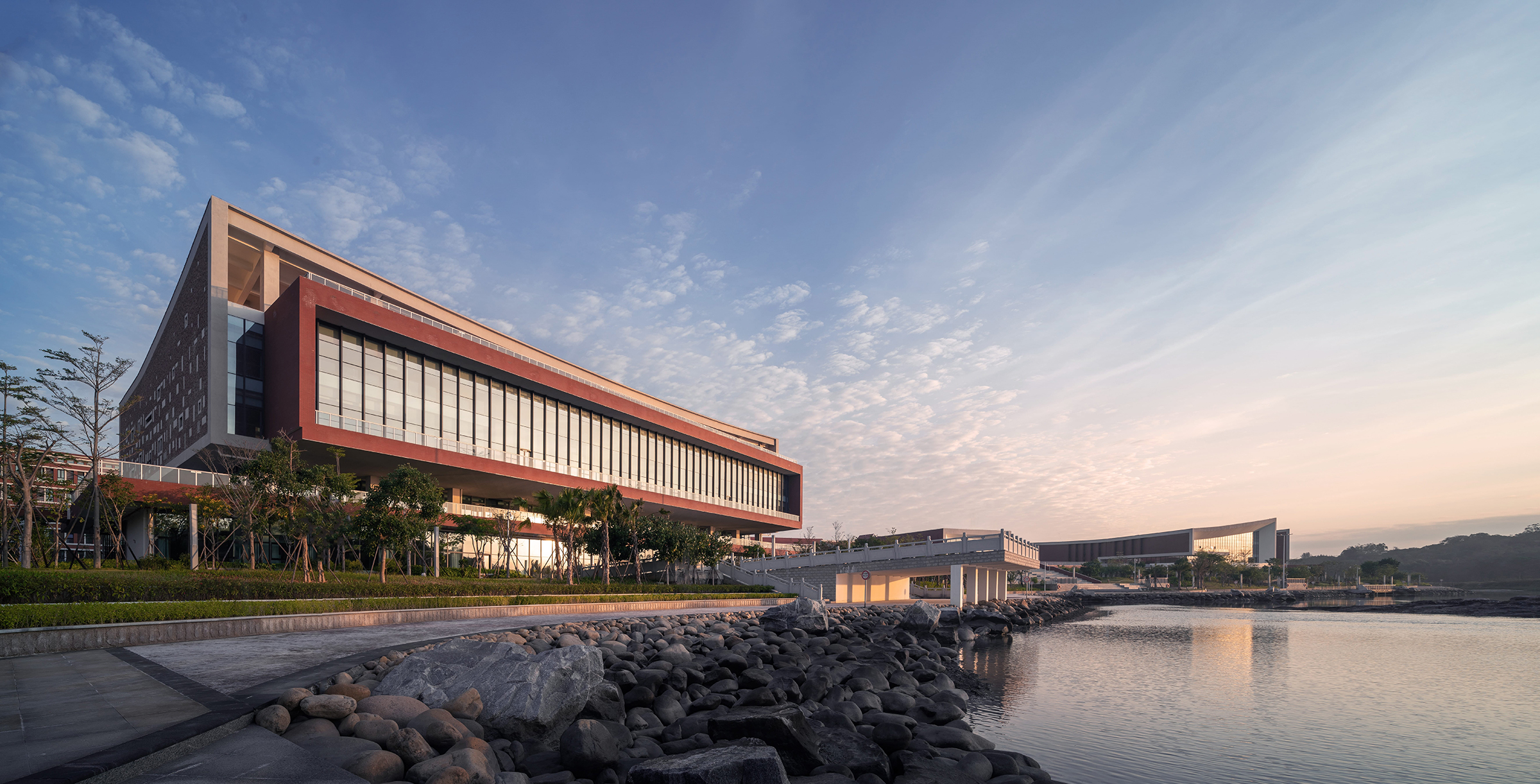 Waterfront Library with Red Brick and White Stone_01.jpg