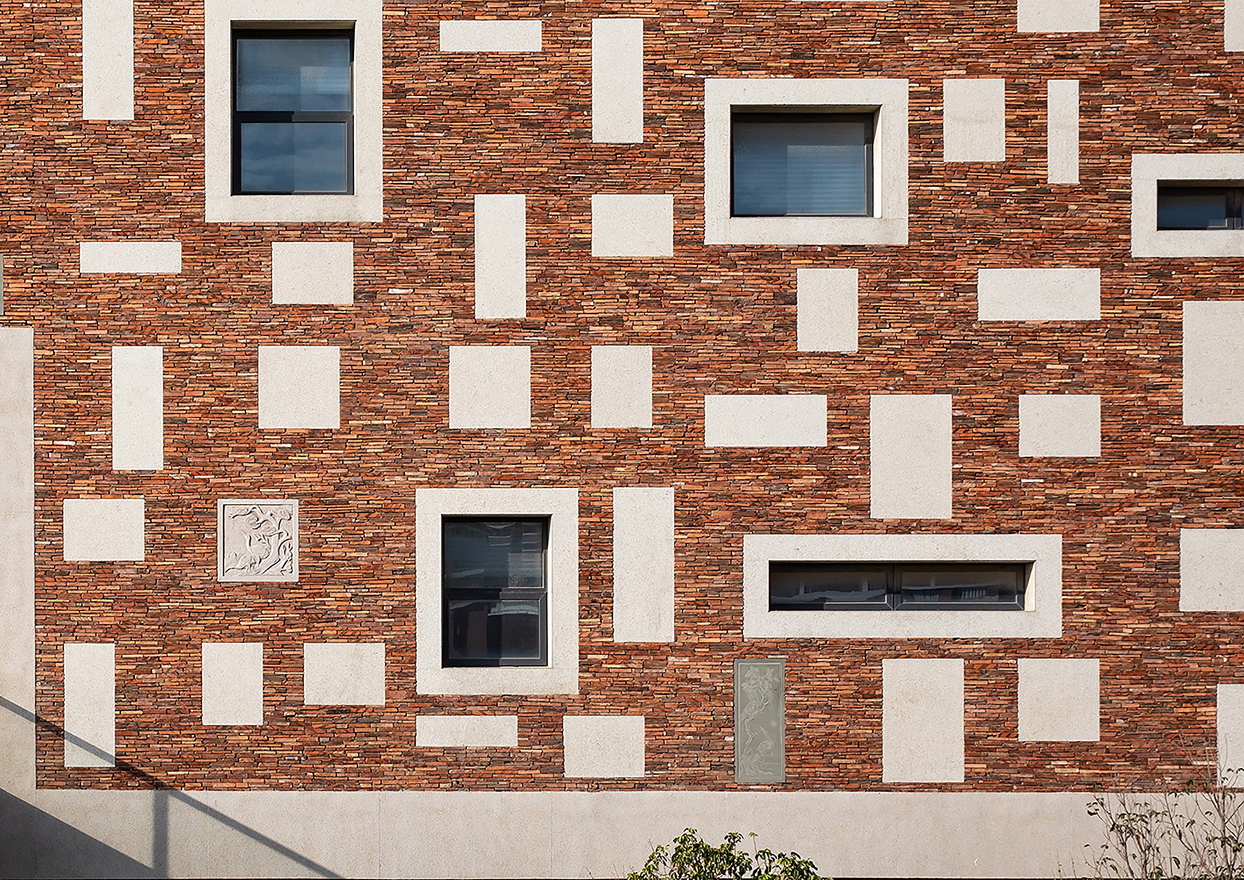 Waterfront Library with Red Brick and White Stone_12.jpg